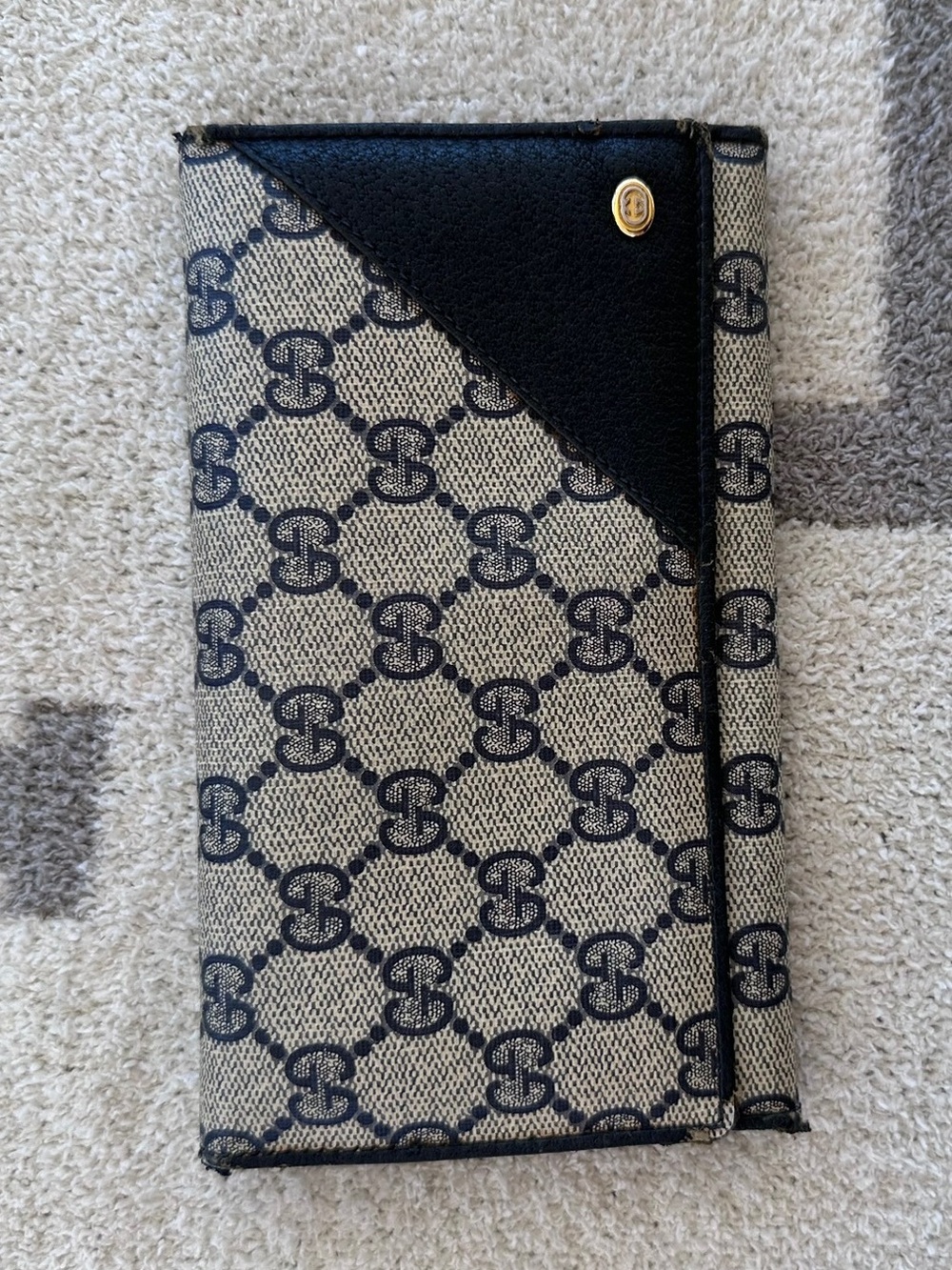 100% authentic vintage Gucci wallet